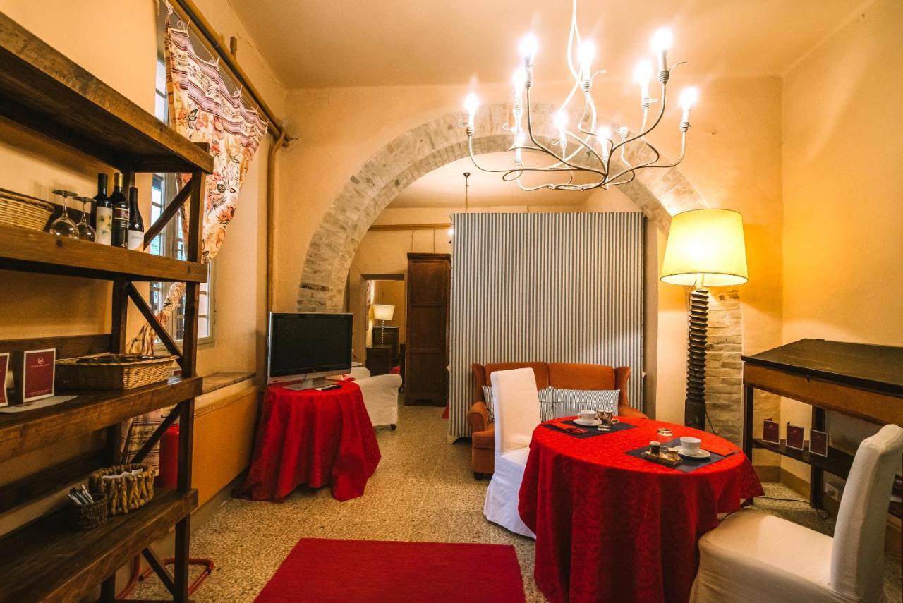 Palazzo Romani Adami 페르모 외부 사진