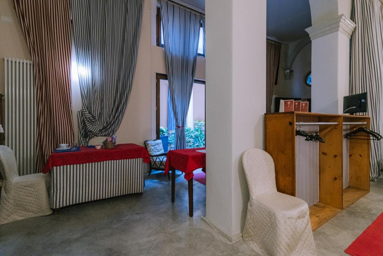 Palazzo Romani Adami 페르모 외부 사진