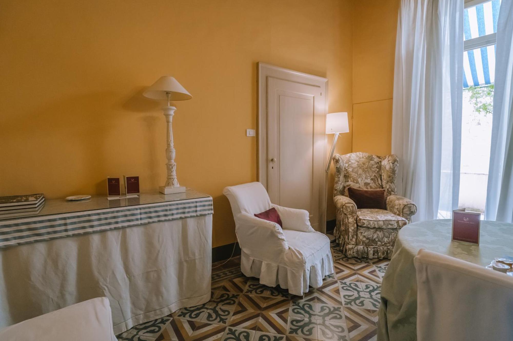 Palazzo Romani Adami 페르모 외부 사진